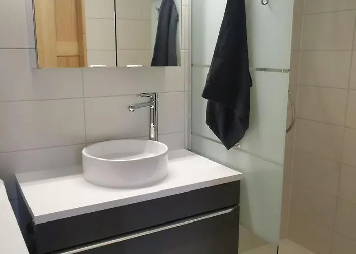 Joli Meuble Calme Et Proche Commodites Appartement *